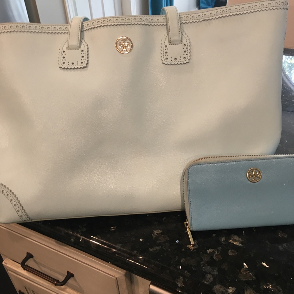 SOLD!!! Authentic Tory Burch purse and wallet